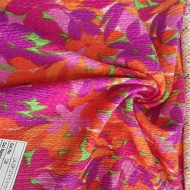 Plisseeritud kangas kleidi jaoks