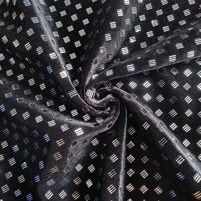 Läikiv kangas pulmakleidi jaoks